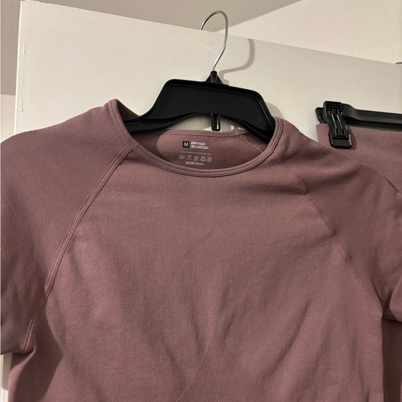 Activewear Set - Top and Leggings - Picture 2 of 6